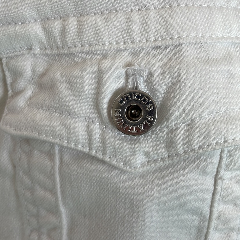 Chico's Cropped White Denim Stretchy 3/4 Sleeve Metal Button Jacket Size 3 - Picture 3 of 8